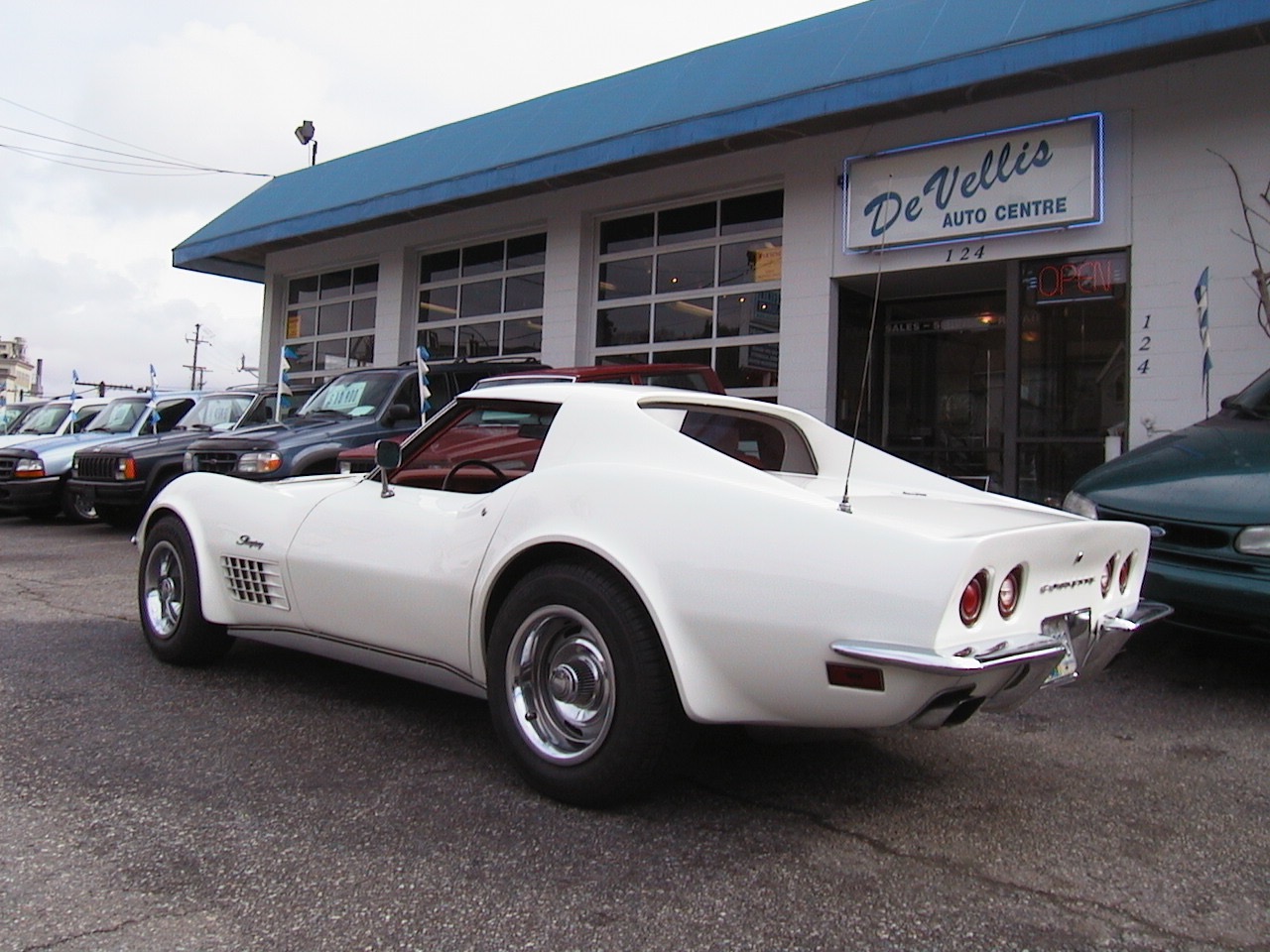 Outside De Vellis Auto Center