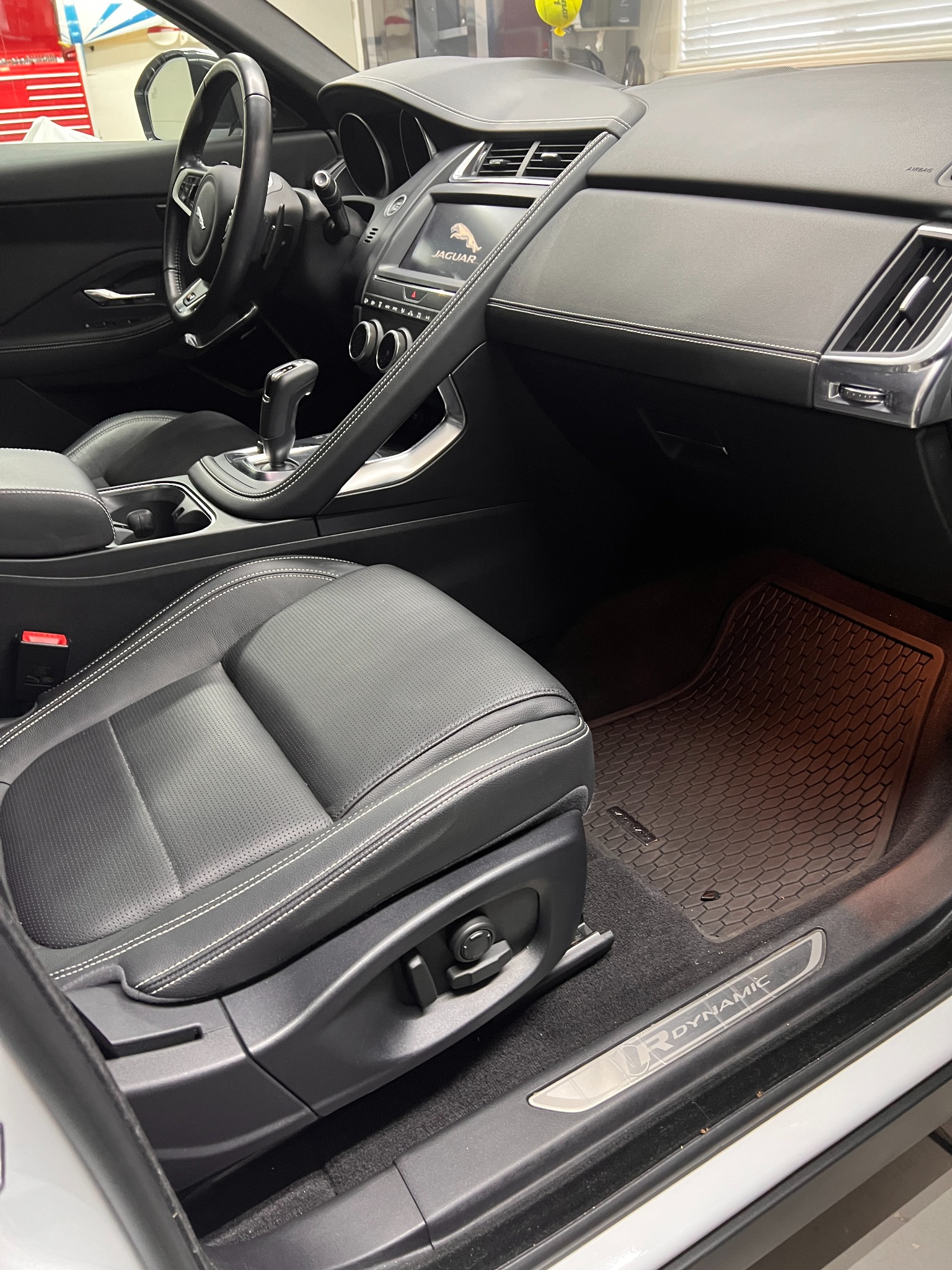 Jaguar E-PACE — Passenger seat and dashboard
