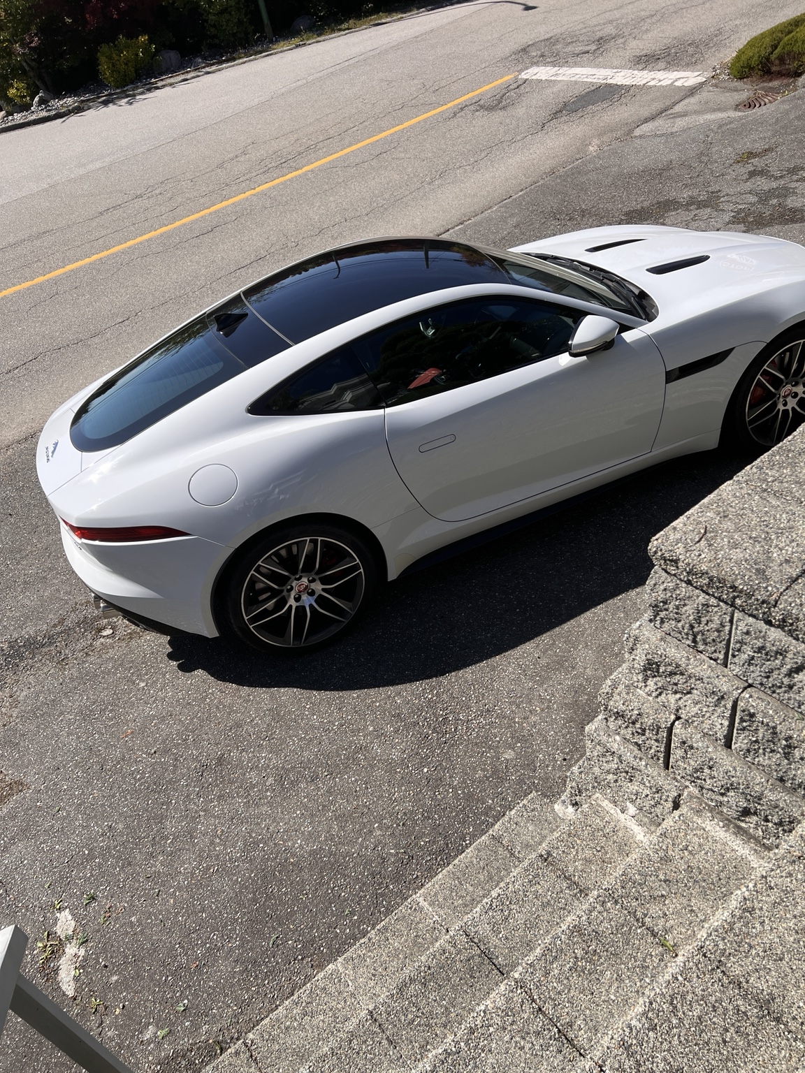 Jaguar F-Type R — Glass roof and side profile
