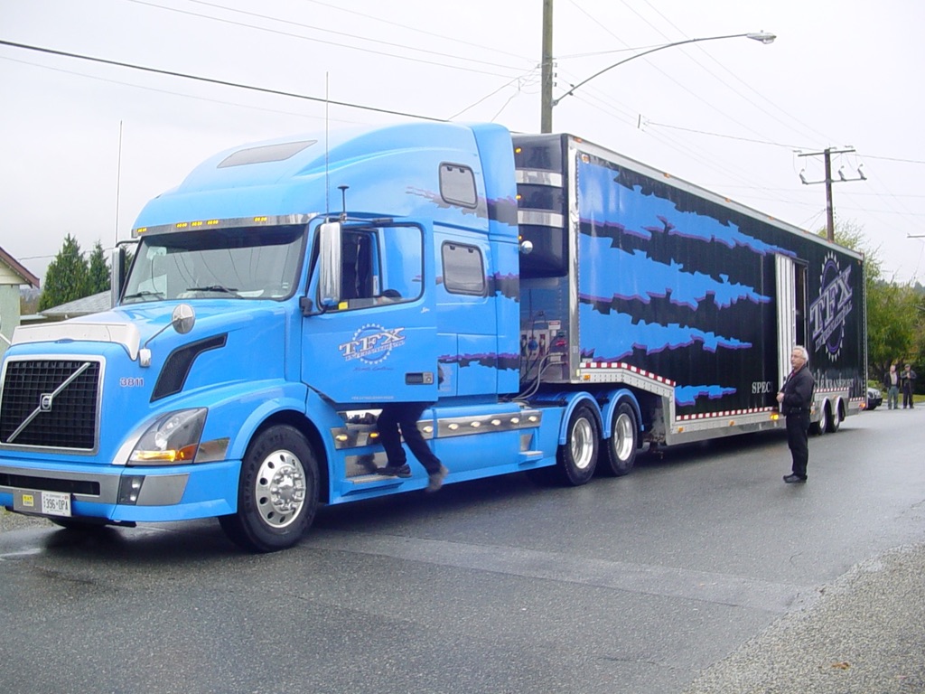 The blue enclosed car transporter delivering the 2002 Lotus Esprit V8